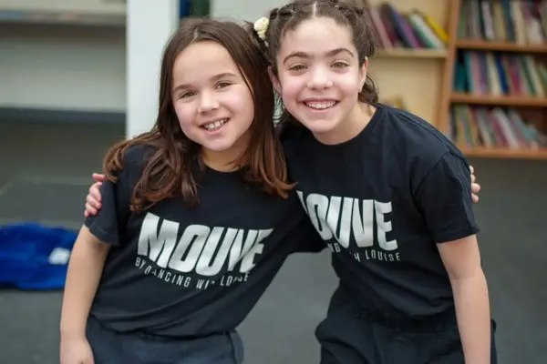 Two girls in MOUVE t-shirts